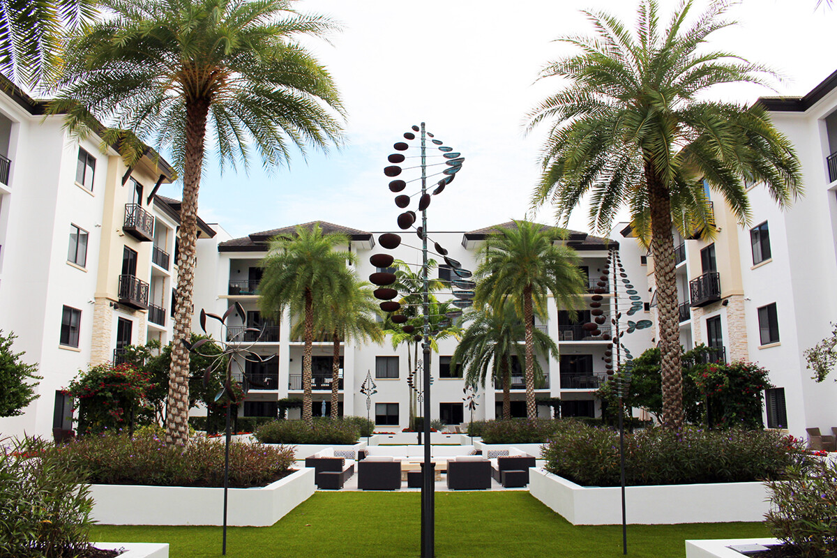 Courtyard at Quattro by Naples Square with Neverfade and Kynar Aquatec®